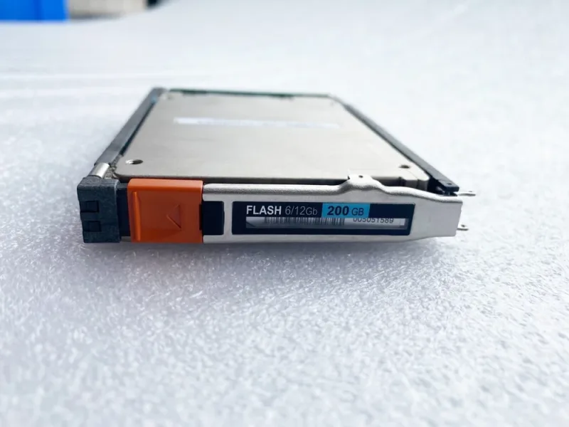 EMC 005051585 200GB SAS 12Gb/s 3.5-inch Solid State Drive. In Stock