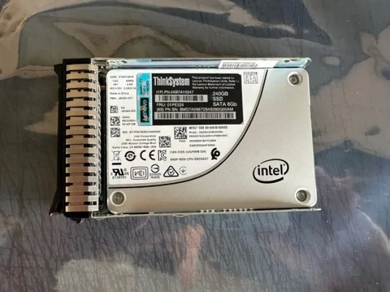 Lenovo 01PE324 240GB SATA 6Gb/s Read Intensive Hot Swap 2.5-inch Solid State Drive