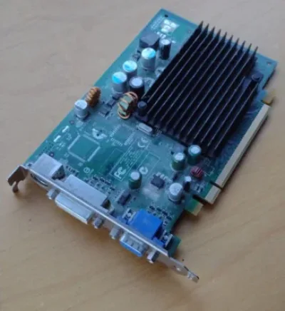 0DT240 - Dell 128MB Nvidia PCI Express Geforce 7300LE Video Graphics Card
