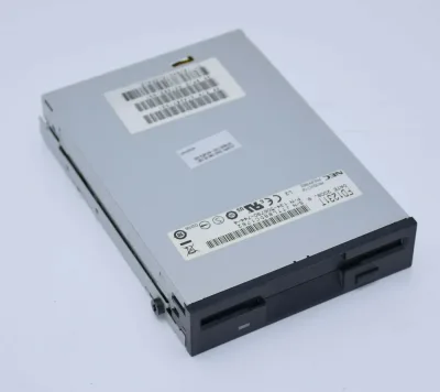 279044-001 - HP 1.44MB Floppy Disk Drive with Tray
