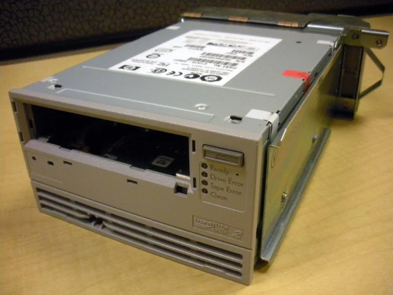 390834-001 - HP StorageWorks 390834-001 LTO Ultrium 2 Tape Drive LTO-2 200 GB (Native)/400 GB (Compressed) SCSIInternal