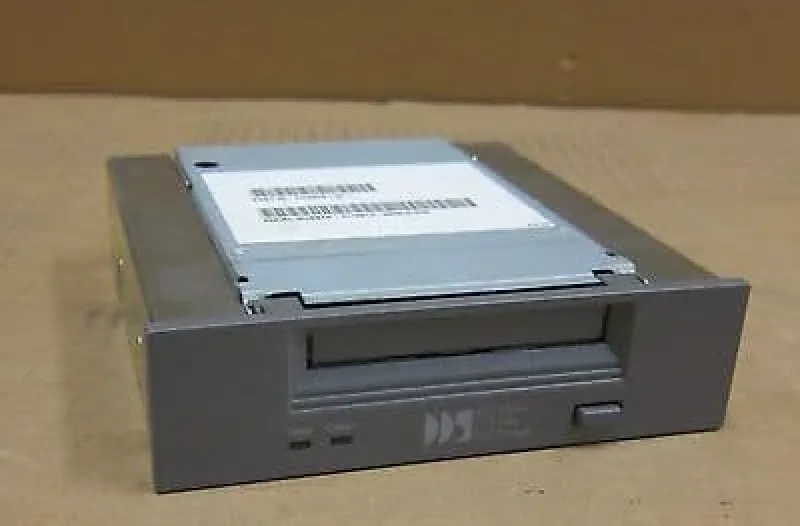 8264P - Dell 12/24GB 4MM DAT DDS-3 SCSI/SE Internal HH Tape Drive