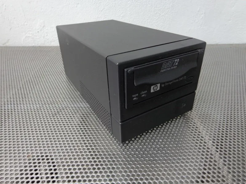 C7438-20154 - HP StorageWorks 36GB (Native) / 72GB (Compressed) DAT-72i DDS-5 SCSI LVD Single Ended 68-Pin 5.25-inch Internal Tape Drive (Carbon)