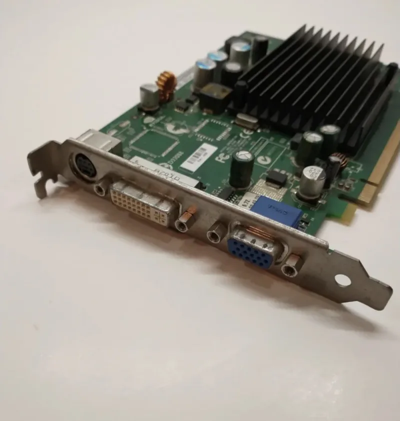 CN-0G0773-69861 - Nvidia 128MB AGP DVI Video Graphics Card