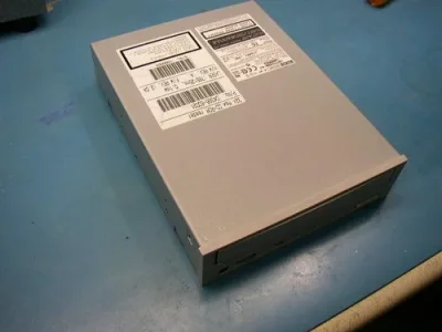 D4385-60021 - HP Teac CD-532E 32X Speed IDE CD-ROM Drive