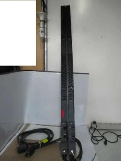 H5M59A - HP 30-Port 4.9kVA 24A 208V AC Power Distribution Unit