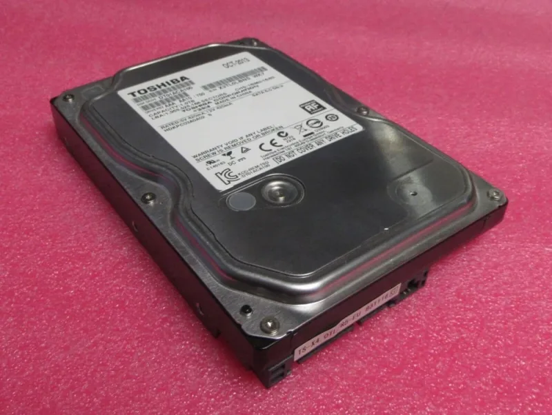 HDD2D37CZK01 - Toshiba 100GB 5400RPM SATA 1.5Gb/s 8MB Cache 9.5mm 2.5-Inch Notebook Hard Disk Drive