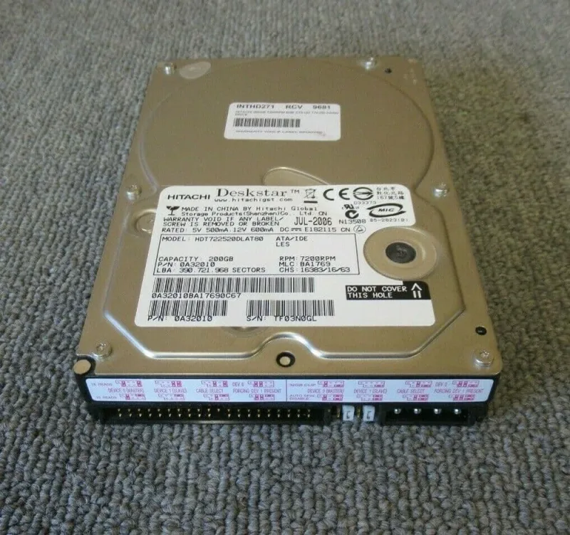 HDT725040VLAT80 - Hitachi Deskstar T7K500 400GB 7200RPM ATA-133 8MB Cache 3.5-inch Hard Drive