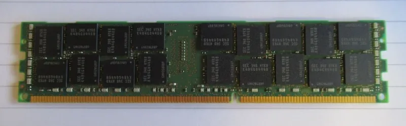 M393B2G70QH0-YK0Q8 - Samsung 16GB DDR3-1600MHz PC3-12800 ECC Registered CL11 240-Pin DIMM 1.35V Low Voltage Dual Rank Memory Module
