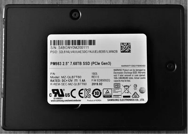 Samsung MZ-QLB7T60 PM983 Series 7.68TB PCI Express NVMe 3.0 x4 U.2 2.5-Inch Solid State Drive