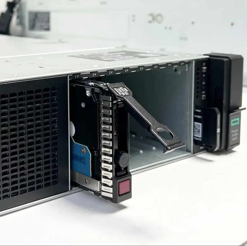 HPE P20612-001 HPE 1.92TB NVMe Gen4 read-intensive SSD in 2.5in SFF Smart Carrier tray