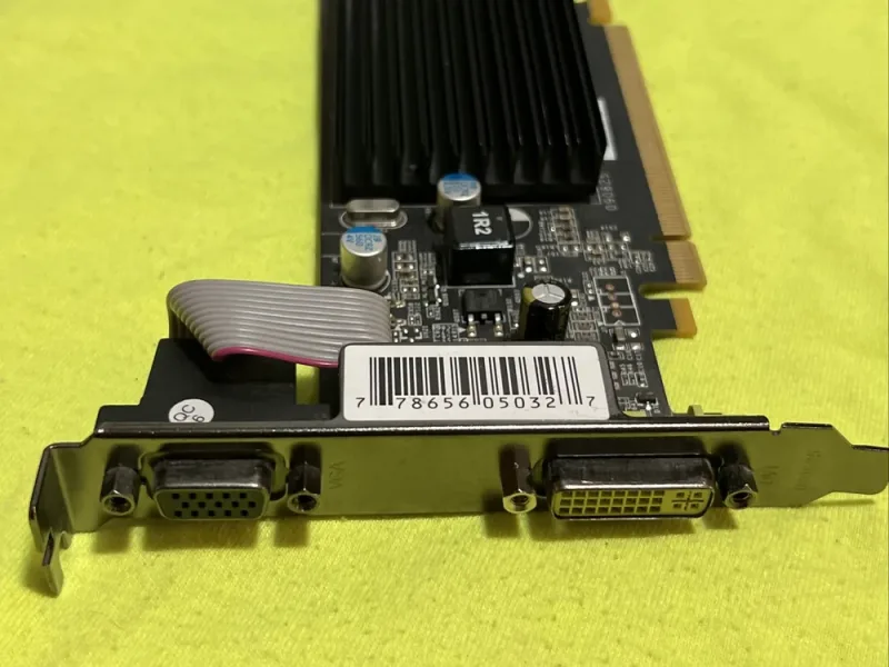 PV-T86S-YHLG - XFX GeForce 8400 GS 512MB 64-Bit DDR2 PCI Express 2.0 x16 DVI/ D-Sub Video Graphics Card