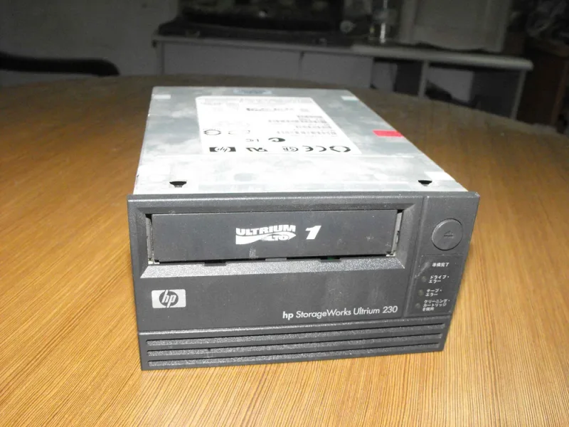 HP Q1515A#ABA StorageWorks Ultrium 230 Internal Tape Drive 100GB (Native)/200GB (Compressed) 5.25 1H Internal
