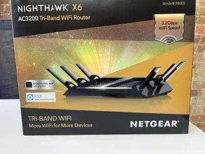 R8000-100UKS - Netgear Nighthawk┬« X6ΓÇöAC3200 Tri-Band WiFi Gigabit Router