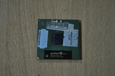 SL4CH - Intel Pentium III 700MHz 100MHz FSB 256KB L2 Cache Socket 370 Processor