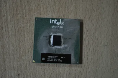 SL5WY - Intel Celeron 900MHz 100MHz FSB 128KB L2 Cache Socket PPGA370 Processor