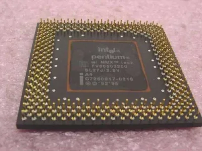 SY060 - Intel Pentium MMX 200MHz 66MHz FSB Socket PPGA Processor